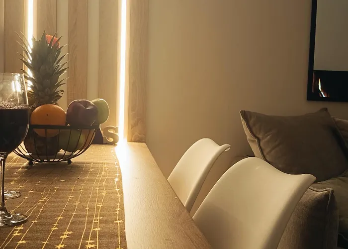 Lunix Luxury On Metro Station