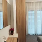 Lunix Luxury On Metro Station Appartement