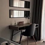 Lunix Luxury On Metro Station Appartement