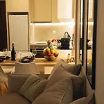 Lunix Luxury On Metro Station Apartament *
