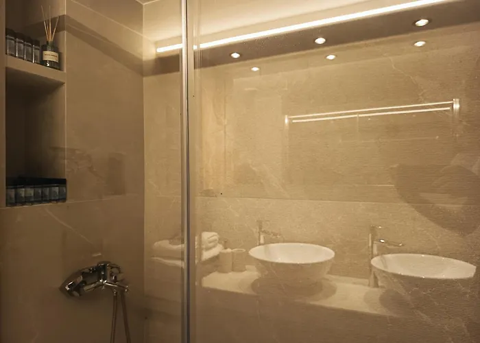 Lunix Luxury On Metro Station سالونيك