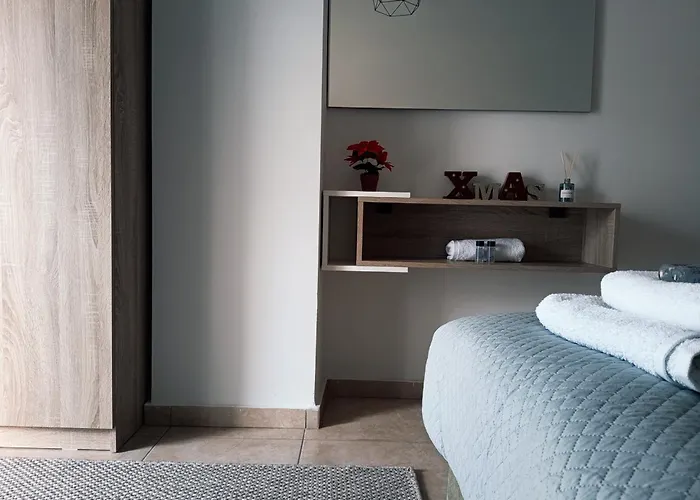 Lunix Luxury On Metro Station