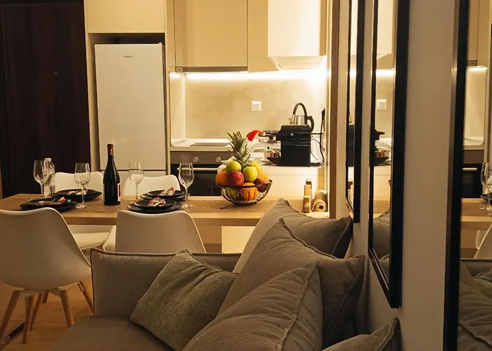 Lunix Luxury On Metro Station Apartmán *